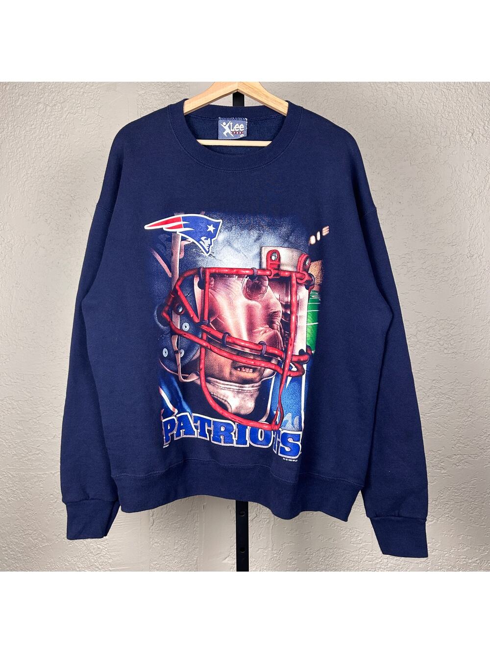 Vintage New England Patriots NFL 90s Lee Sport Large Helmet Graphic Crewneck